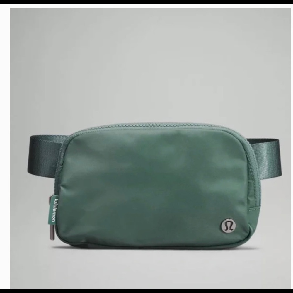 Lululemon Everywhere Belt Bag